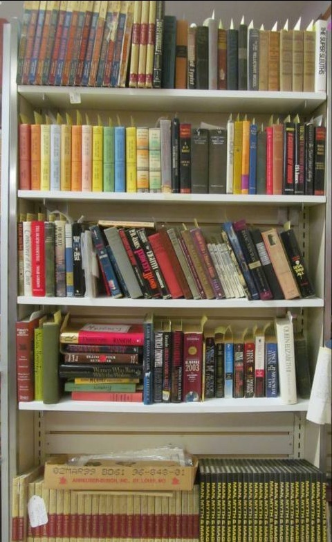lot 19 image: vintage books