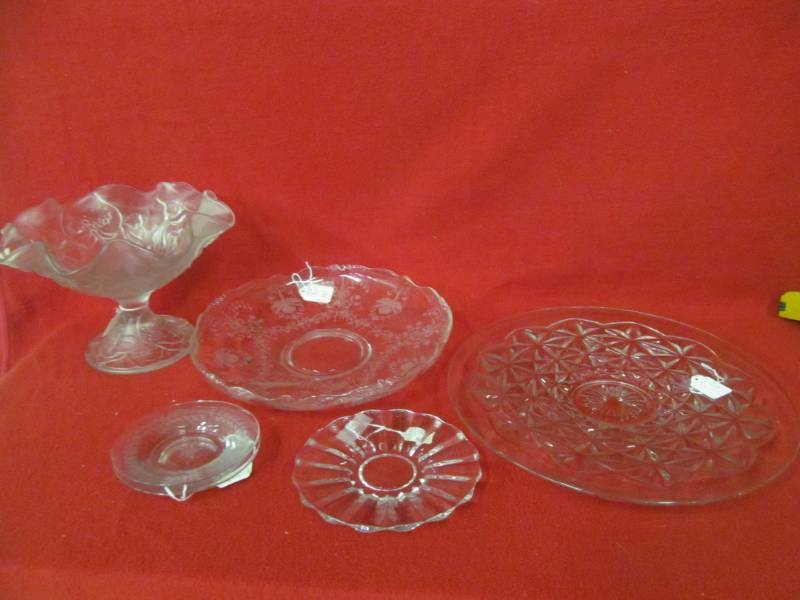 lot 24 image: Vintage Heisley,Fenton,Tiffin Williamburg glassware