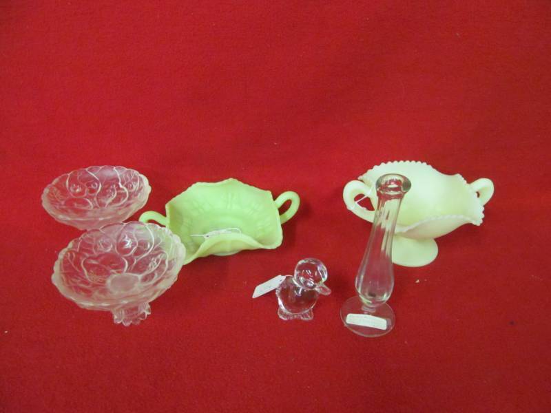 lot 27 image: Fenton items