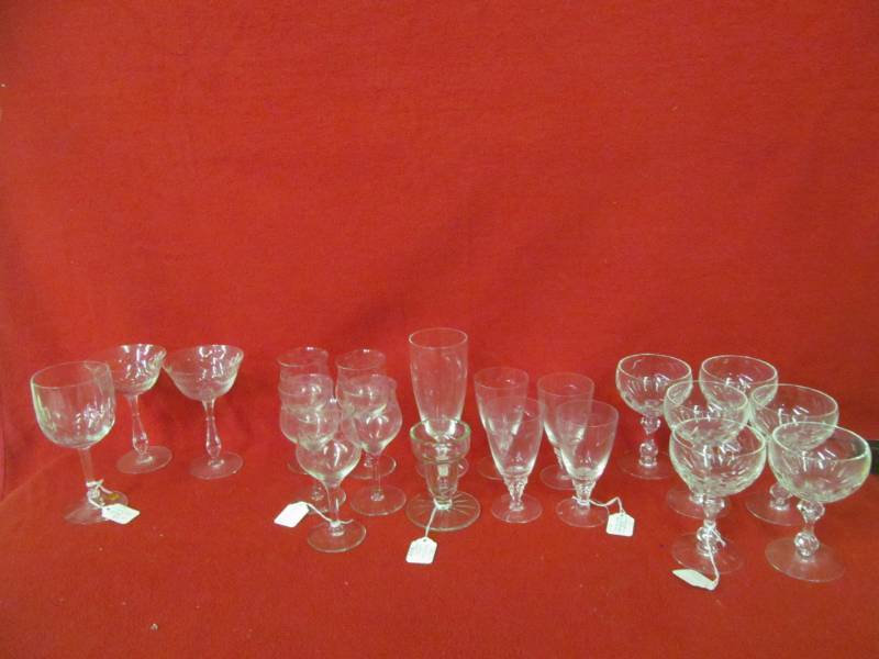 lot 30 image: Tiffin items