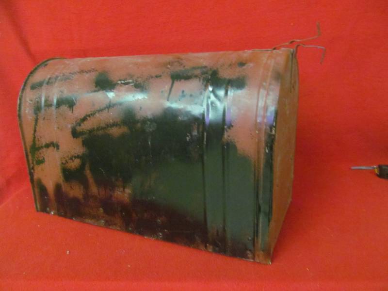 lot 34 image: vintage mailbox