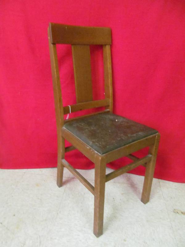 lot 42 image: oak kitchen chair