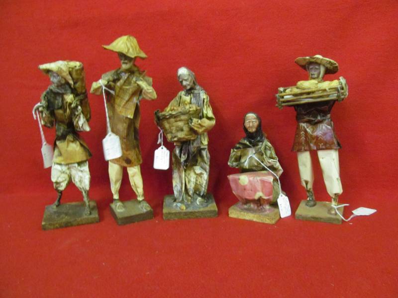 lot 81 image: folk art figurines