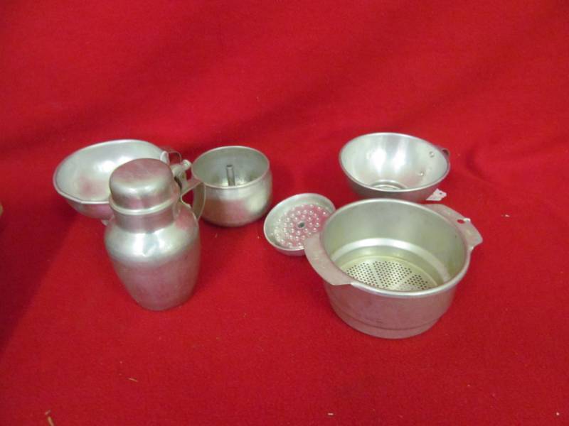 lot 98 image: vintage kitchen ware