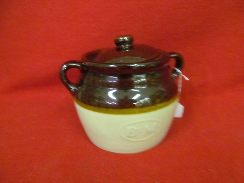 lot 107 image: B&M bean pot