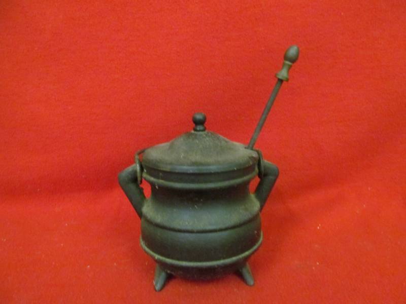 lot 115 image: cast iron melting pot