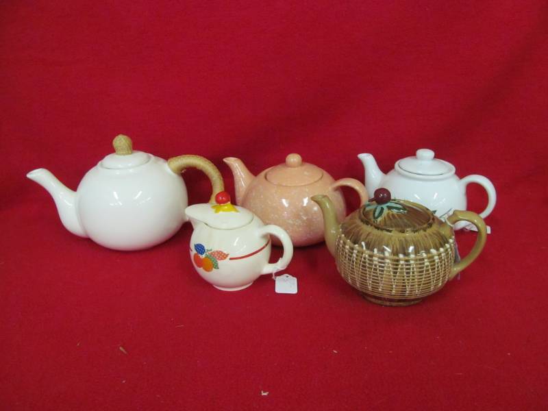 lot 119 image: teapots