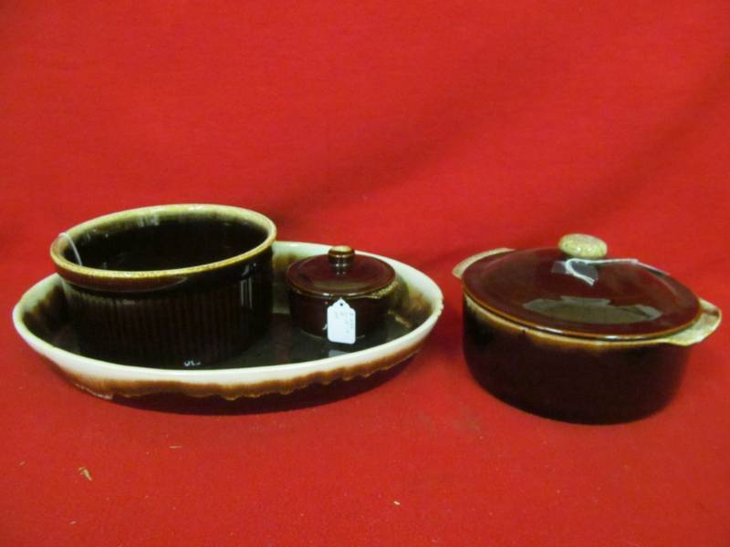 lot 125 image: Flats graph 3 piece & brown drip pan