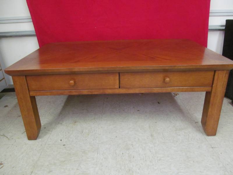 lot 181 image: Oak coffee table