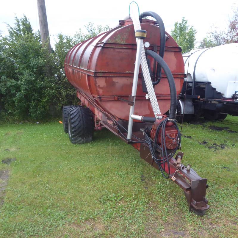 lot 2 image: Manure Tank with Pump