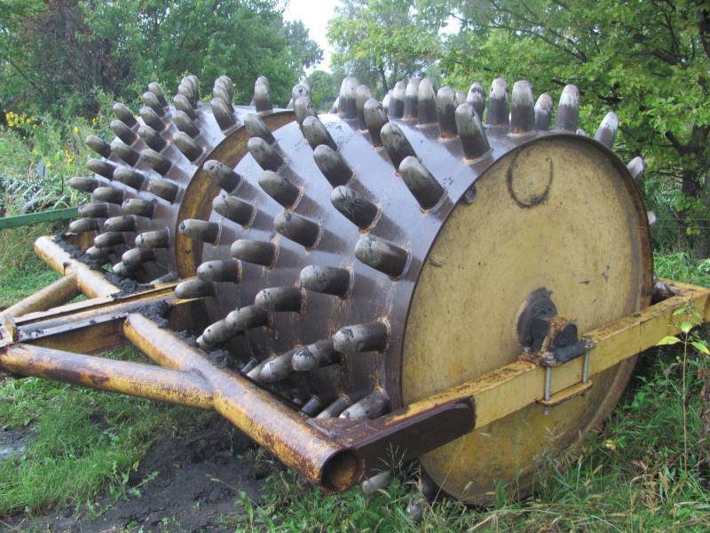 lot 7 image: Double Drum Sheepsfoot Roller
