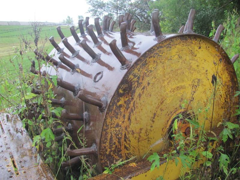 lot 9 image: Beemer Single Drum Sheepsfoot Roller