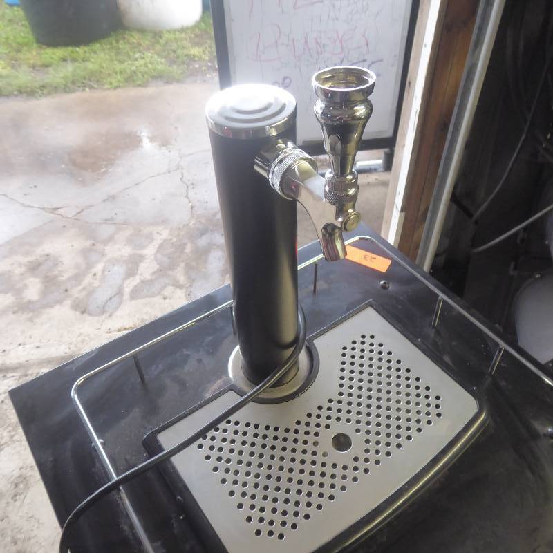 lot 23 image: Nostalgia KRS2100 5.1 Cubic-Foot Full Size Kegorator