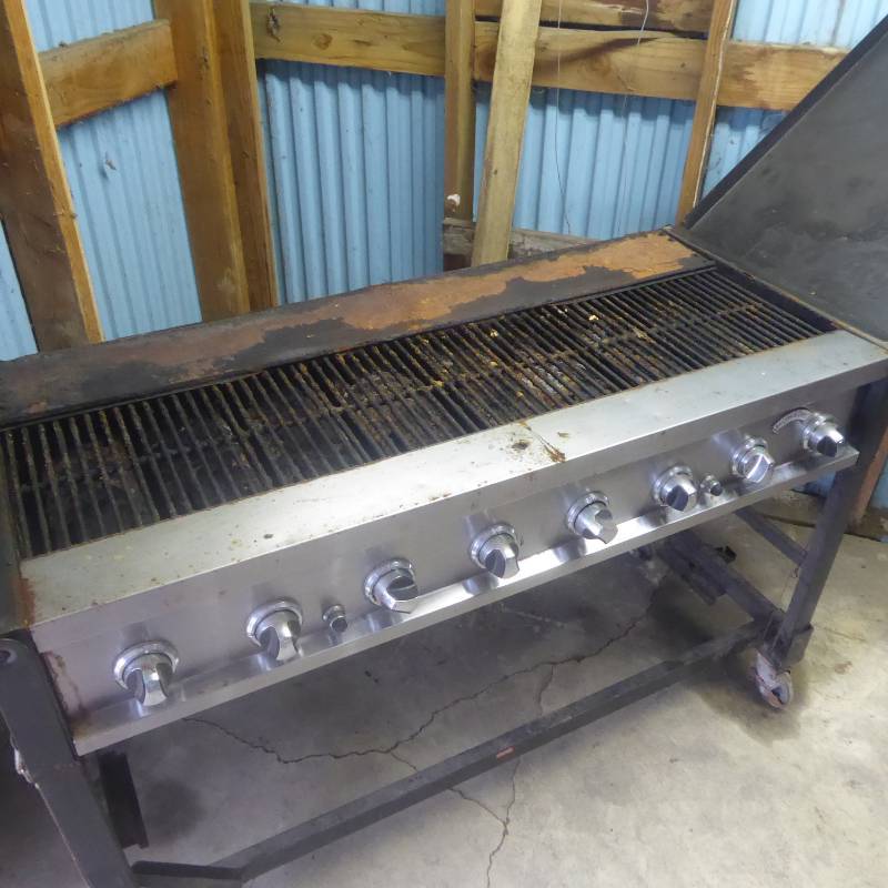 lot 28 image: Bakers & Chefs 8 Burner Gas Event Grill