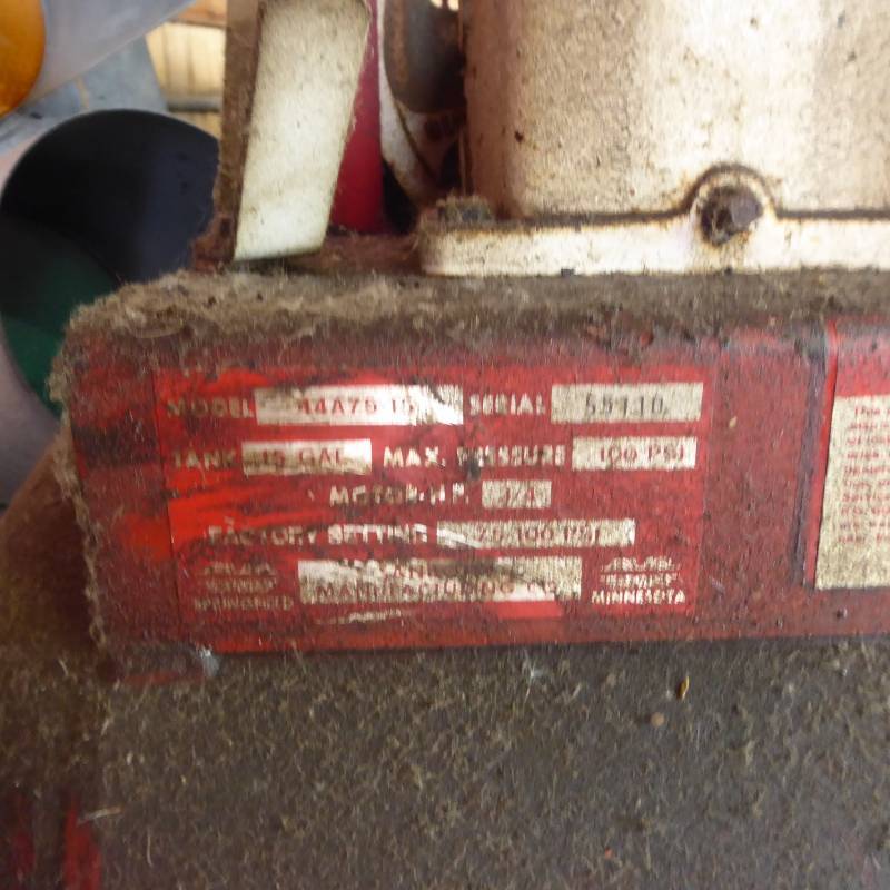 lot 39 image: Sanborn 15 gallon Air Compressor