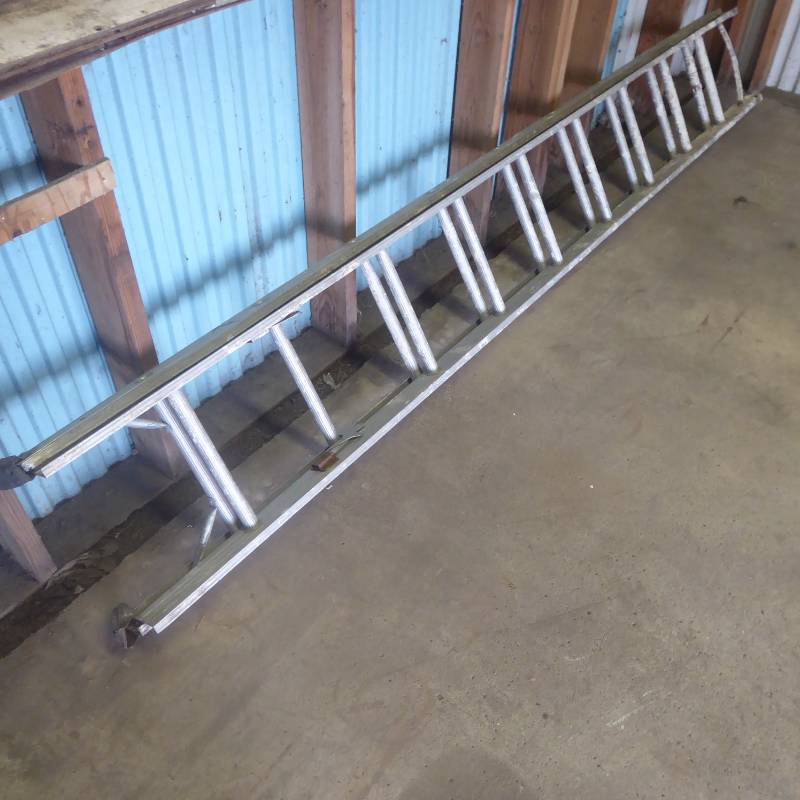 lot 65 image: 22 Extension Ladder
