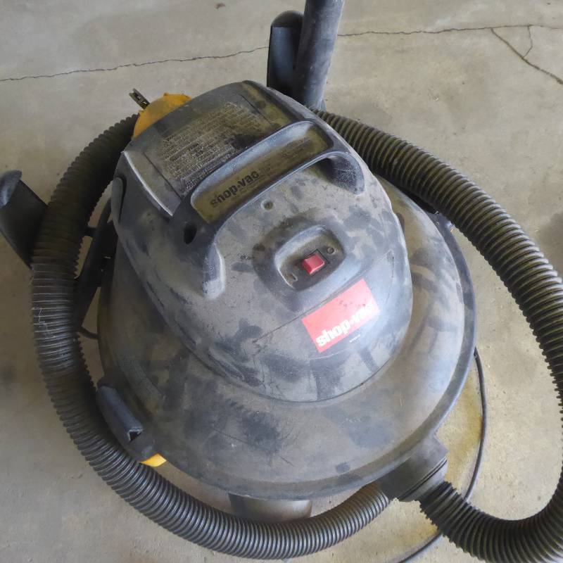 lot 69 image: 8 Gallon Shop Vac