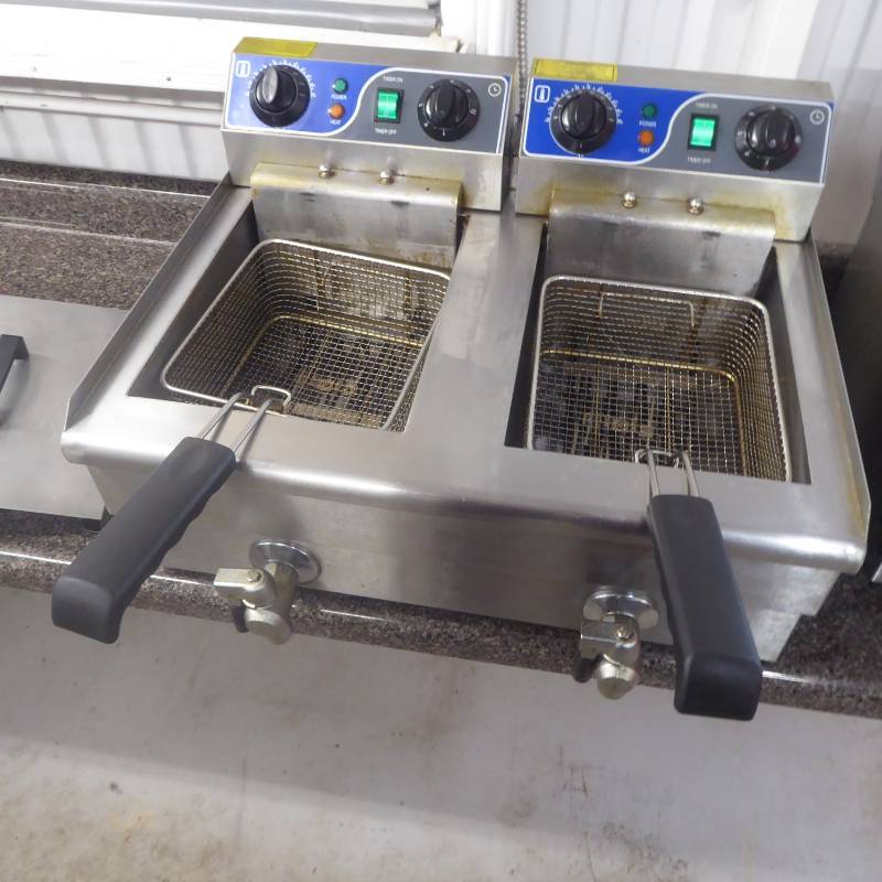 lot 98 image: Commercial Electric Countertop Dual Basket Deep Fryer