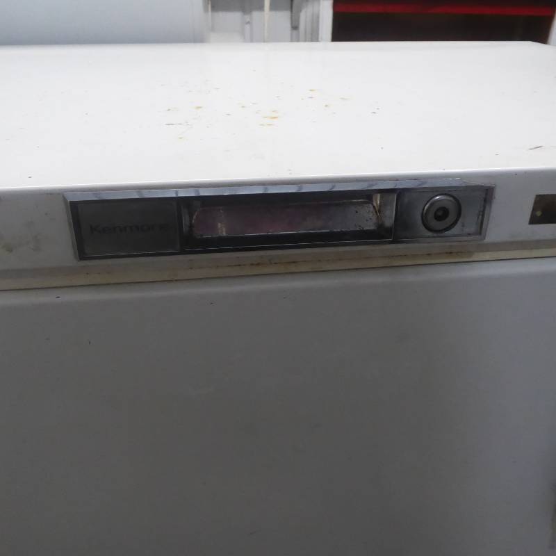lot 128 image: Kenmore Chest Freezer