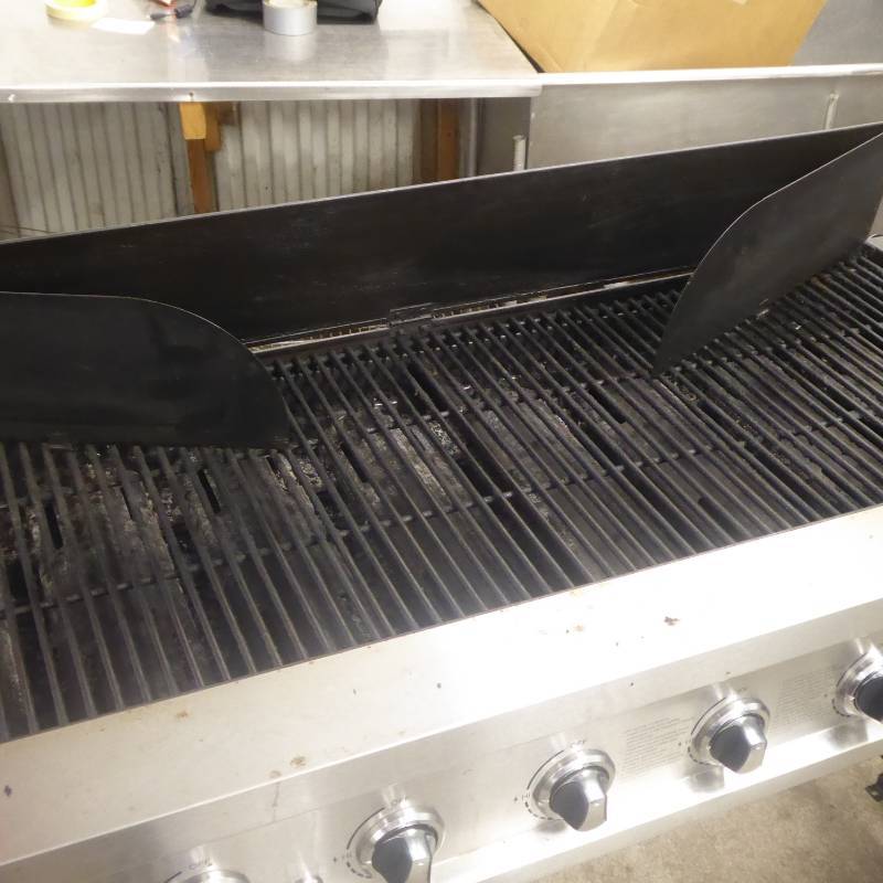 lot 132 image: Bakers & Chefs 8 Burner Gas Event Grill