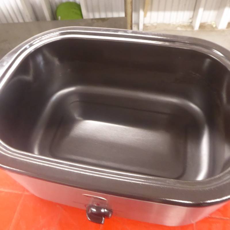 lot 160 image: Oester 22 Quart Roaster Oven