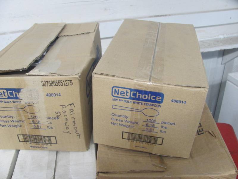 lot 182 image: Bulk Lot of Plastic Spoons