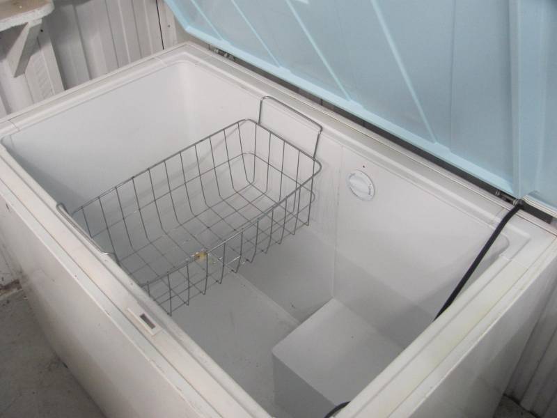 lot 187 image: Chest Freezer