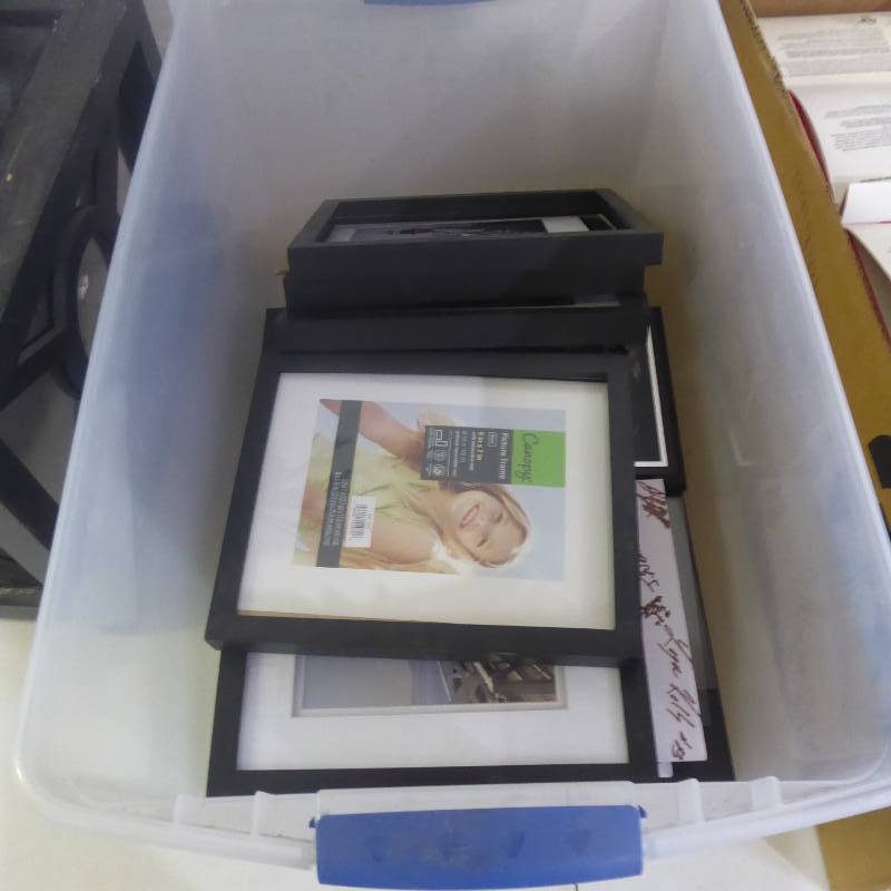 lot 209 image: Lot of Picture Frames