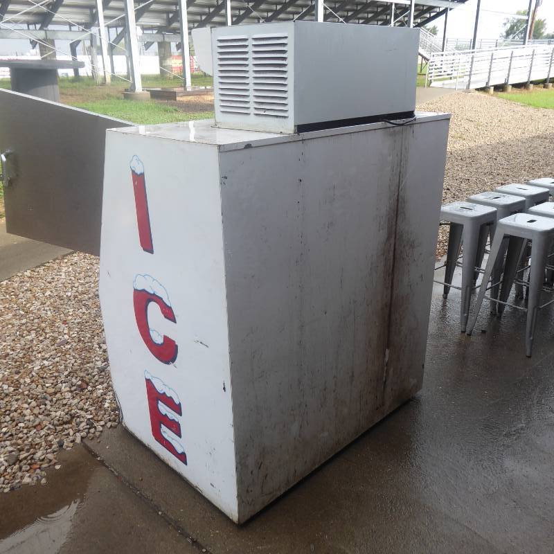 lot 267 image: Cold Wall Outdoor Ice Merchandiser