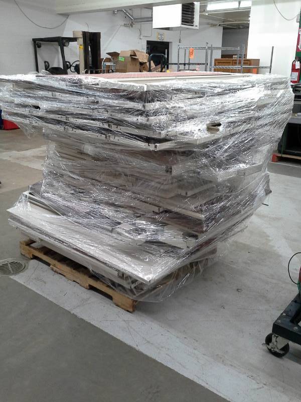 lot 901 image: LARGE lot of Hayworth Cubicles and Desks Modular Units