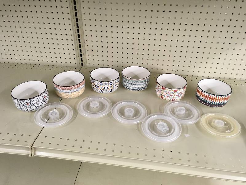 Signature 6 Serving Bowls W Lids, Retail $17.99