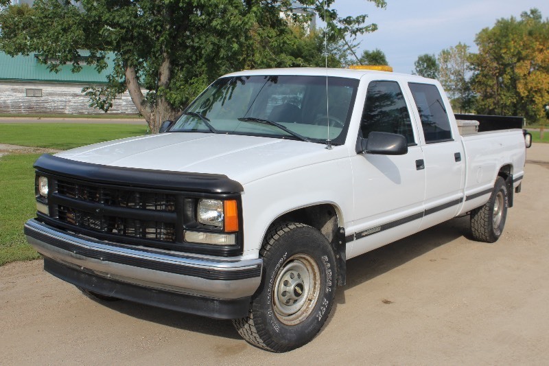 2000 Chevrolet C3500 Crew Cab Long Box w/ Lift Gate | #630 MN Auto ...