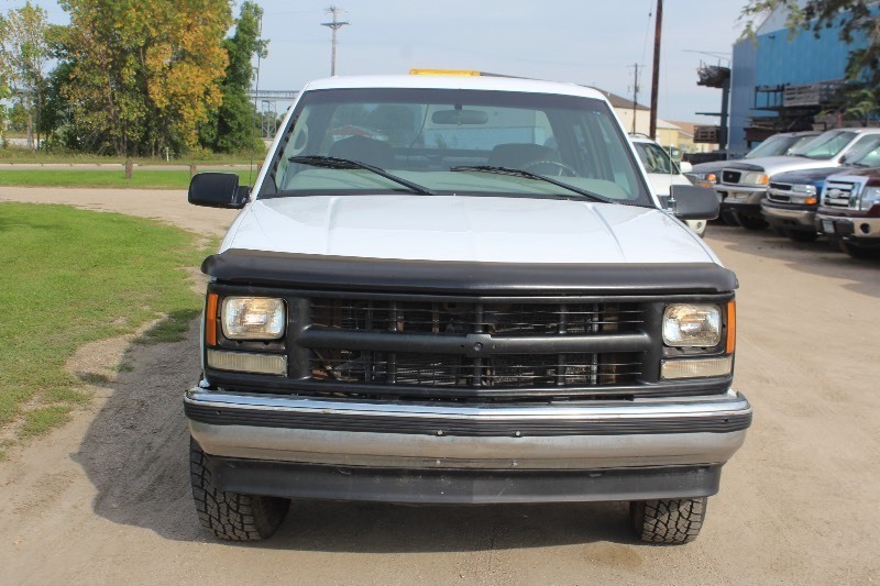 2000 Chevrolet C3500 Crew Cab Long Box w Lift Gate