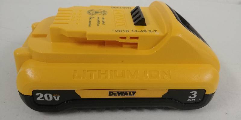 lot 31 image: DeWalt 20v Battery