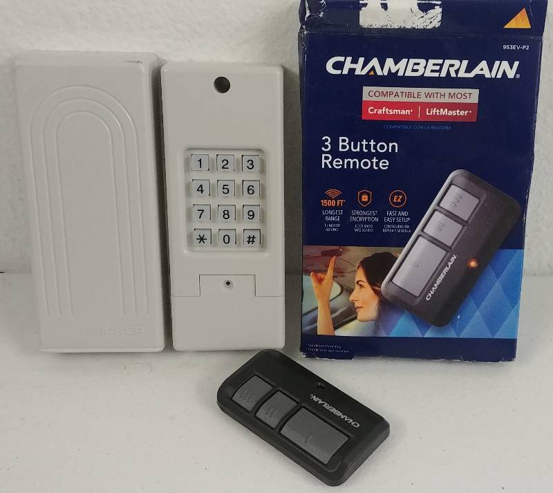 lot 33 image: Garage Door 3-Button Remote  Keypad