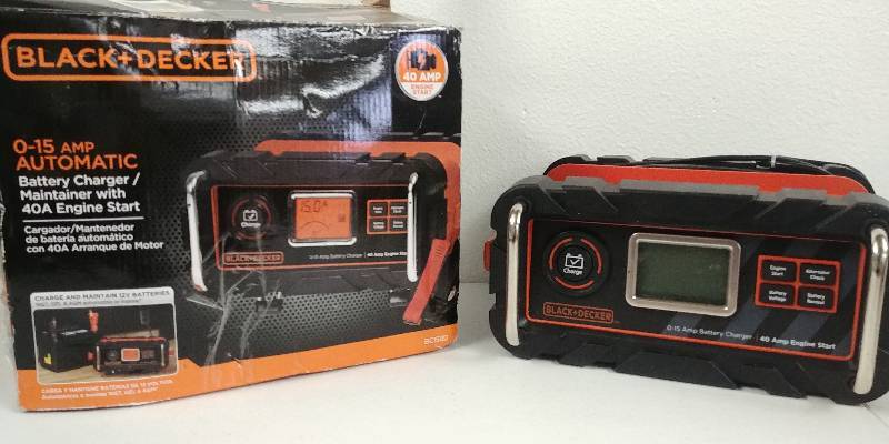 lot 37 image: Black  Decker Battery Charger Maintainer with 40a Engine Start