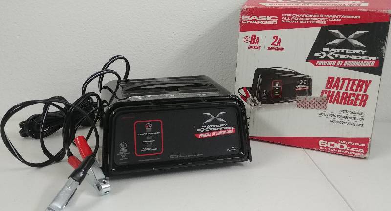 lot 38 image: Battery Extender Battery Charger