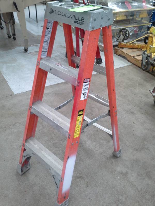 lot 411 image: Louisville 4 Step Ladder