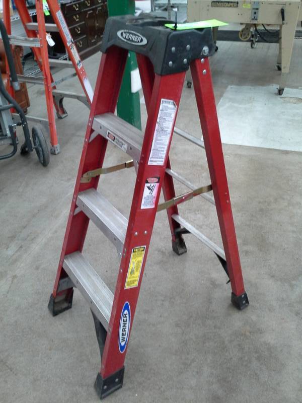 lot 409 image: Werner 4 Step Ladder