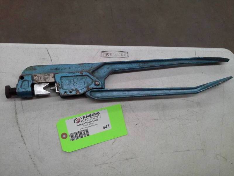 lot 441 image: Large Industrial Crimper