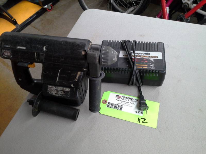lot 479 image: Panasonic EY6812 Rotary Hammer with Charger