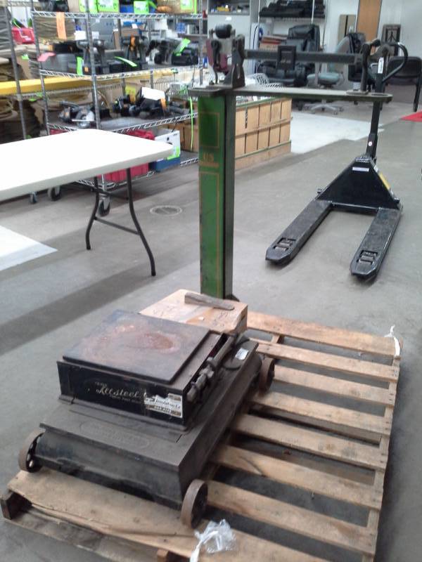 lot 543 image: Triner 200lb Balance Scale