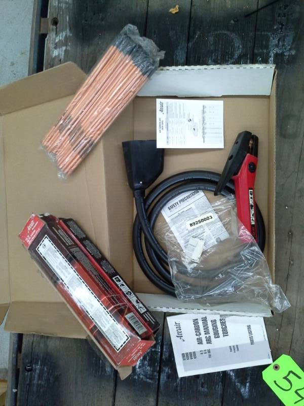 lot 548 image: Welding Gun, New in the Box