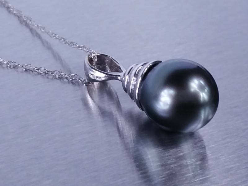 Natural Tahitian Necklace in White Gold