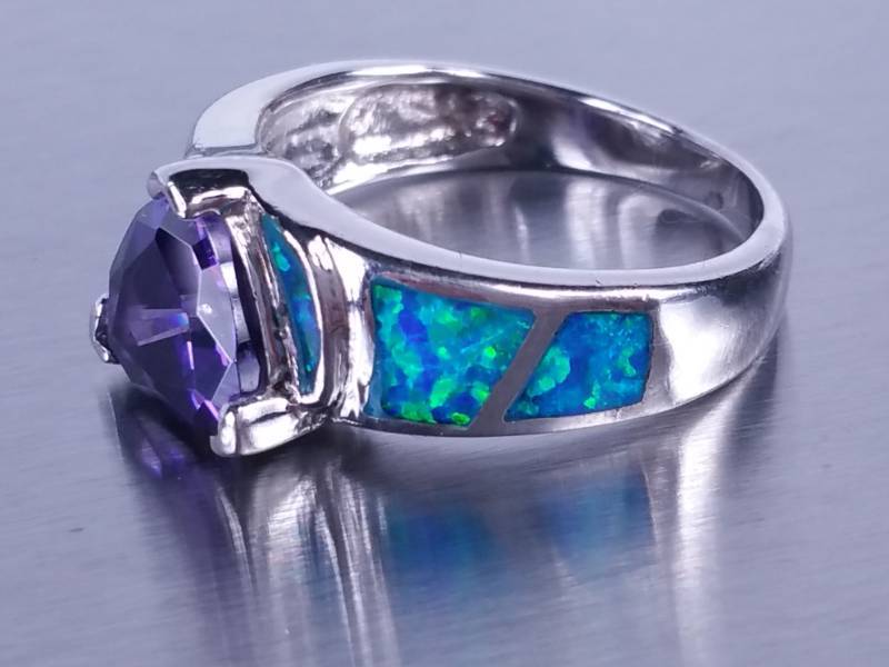 Beautiful Tanzanite & Opal Estate Ring