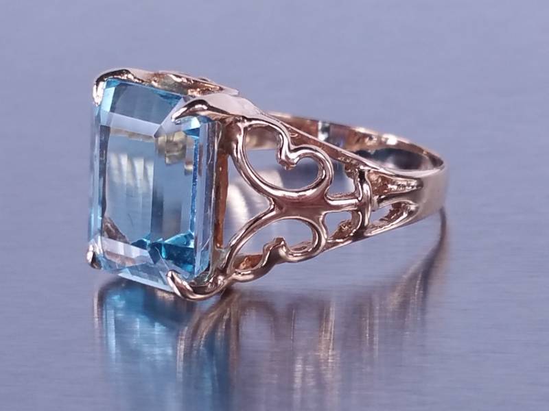 4ct Natural Blue Topaz Estate Ring in Yellow Gold
