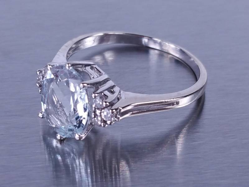 Fine Aqua & Diamond Estate Ring in 14k Gold