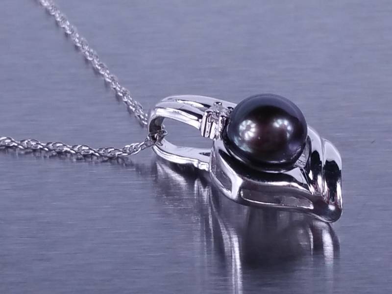 Natural Tahitian South Sea Necklace in White Gold