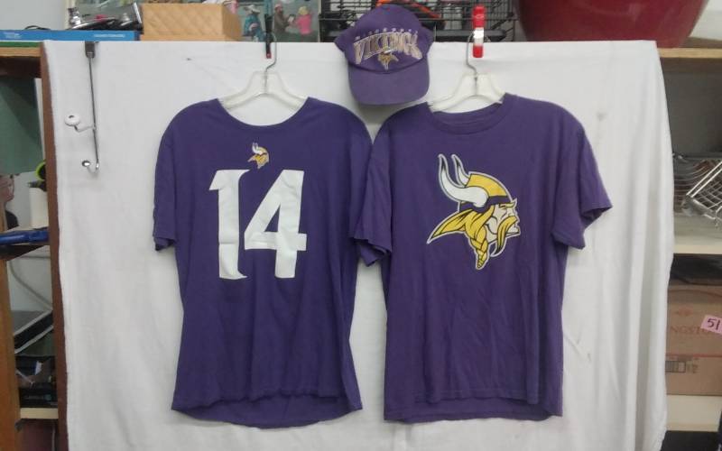 2-MN Vikings T-Shirts, 1-Cap
