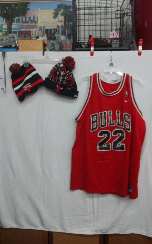 Chicago Bulls #22 Williams Jersey Size XXL, 2-Bulls Stocking Caps